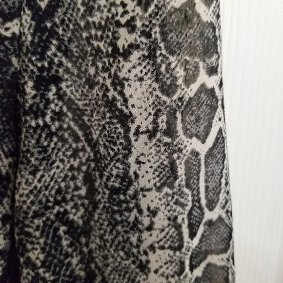 Snake print mini, super cute  dress with neon - Picture 5 of 12